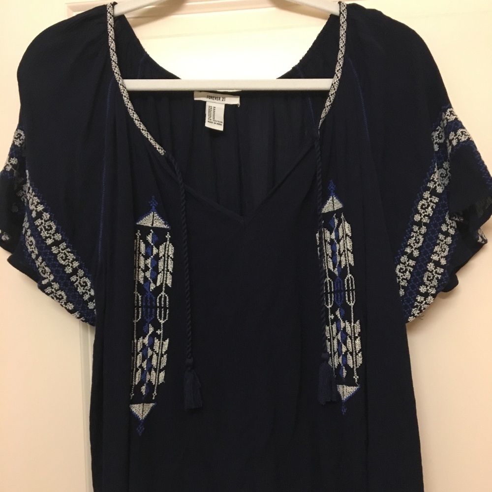 🆕 Forever 21 patterned navy shirt